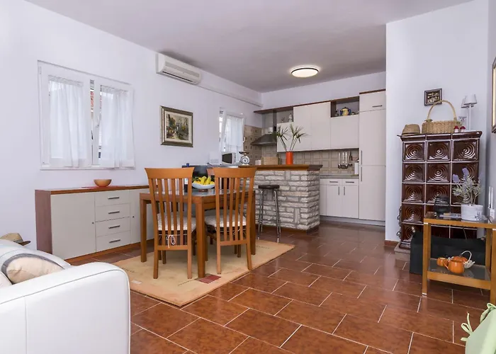 Сasa de vacaciones House Kucica Uz