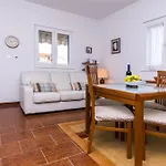 Vikendica House Kucica Uz *