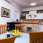 House Kucica Uz Vikendica *